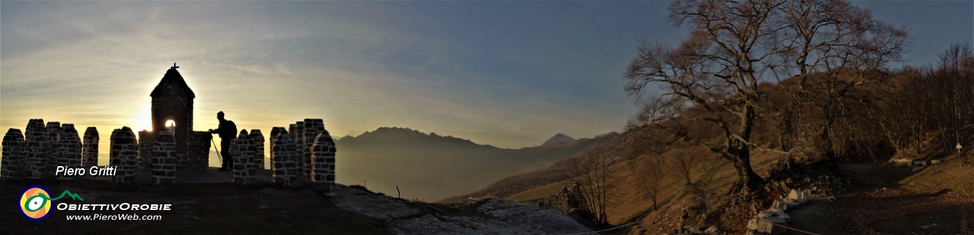 92 Suggestivo tramonto al tempietto dei Tre Faggi  .jpg